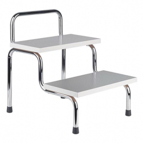 Fußauftritt mit 2 Stufen Steighilfe